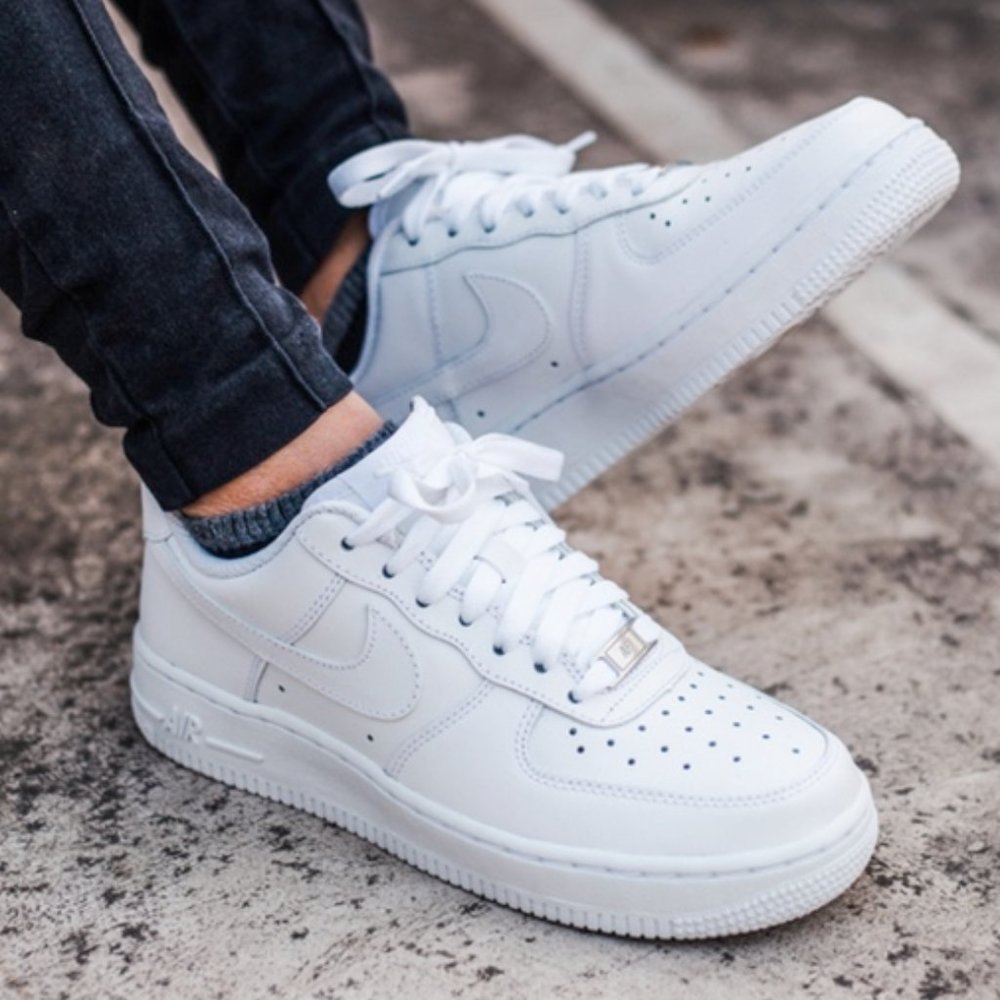 Nike Air Force 1 '07 White Sneakers Size 6M /7.5W